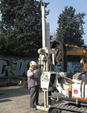 Forage de prospection sur le site Charvet.