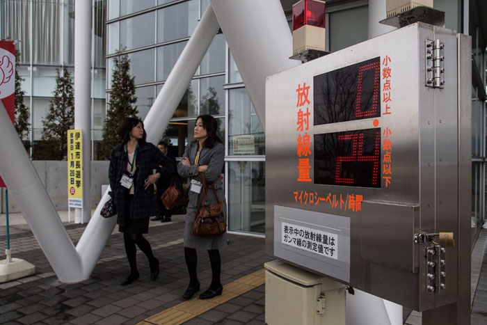 Indicateur de radioactivité à la mairie de Date en décembre 2013​. © IRSN/Guillaume Bression/Fabien Recoquillé​
