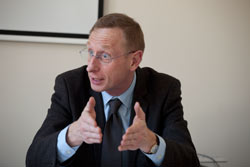 Pr Hubert Ducou le Pointe. Chef du service radiologie à l’hôpital Armand-Trousseau, à Paris, et, depuis 2008, responsable du groupe de travail radioprotection à la Société française de radiologie. © Noak/Le bar Floréal/IRSN.