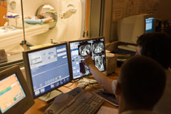 Les personnes irradi&eacute;es &agrave; une moyenne de 1,3 mSv sont surtout des gens &acirc;g&eacute;s. &copy; Noak/Le bar Flor&eacute;al/IRSN.