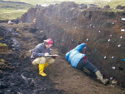 L&rsquo;&eacute;tude des traces laiss&eacute;es par les failles dans les s&eacute;diments r&eacute;v&egrave;le l&rsquo;existence de s&eacute;ismes pass&eacute;s.&copy; Gael Kerbaol/IRSN