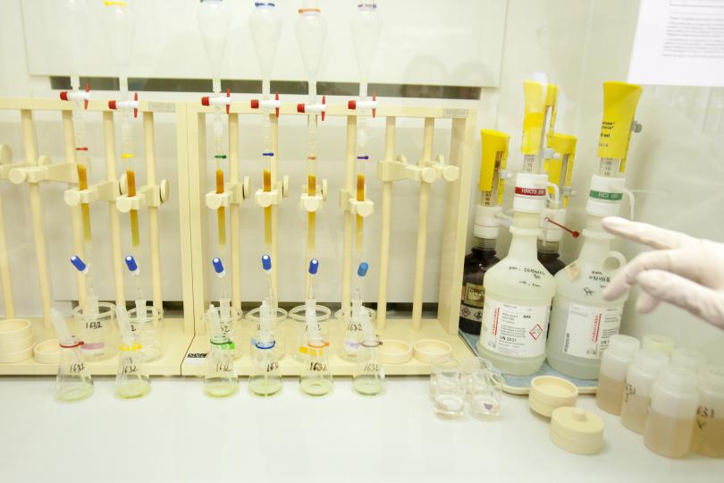 Colonnes chromatographiques © Francesco Acerbis/IRSN