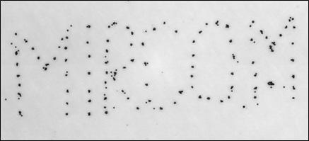 Faisceau de particules alpha de 6 MeV sur détecteur de traces - Ciblage avec 10±3 particules par point​.
