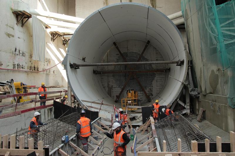 IRSN - Projet COSEA - Chantier de prolongement de la ligne 14 du métro parisien : préparation de l’arrivée du tunnelier à Pont Cardinet. Sas d’arrivée du tunnelier dans la station – ferraillage avant bétonnage en cuvette pour ripage du tunnelier en station.