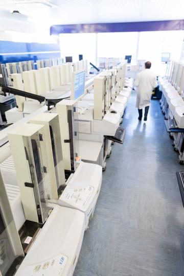 Laboratoire des mesures nucléaires (LMN) - compteurs rayonnement alpha global et beta global - © Médiathèque IRSN