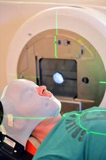 Le bénéfice d’une utilisation maîtrisée des rayonnements ionisants en médecine n’est plus à démontrer. En quelques années, les technologies de radiothérapie, d’imagerie et de radiologie ont fait d’énormes avancées.  Le projet MEDIRAD (MEDedIcal low-dose RADiation exposure) à vocation à répondre à une question centrale « Comment améliorer la radioprotection des patients et des professionnels de santé pour s’assurer que les progrès bénéficient à tous et en toute sécurité ? ». Ce projet vise à améliorer les co