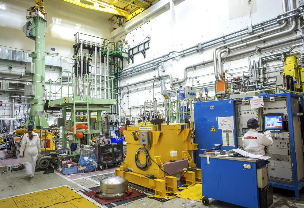 ​Vue générale du hall du réacteur CABRI.  (c) Jean-Marie Huron/ Médiathèque IRSN