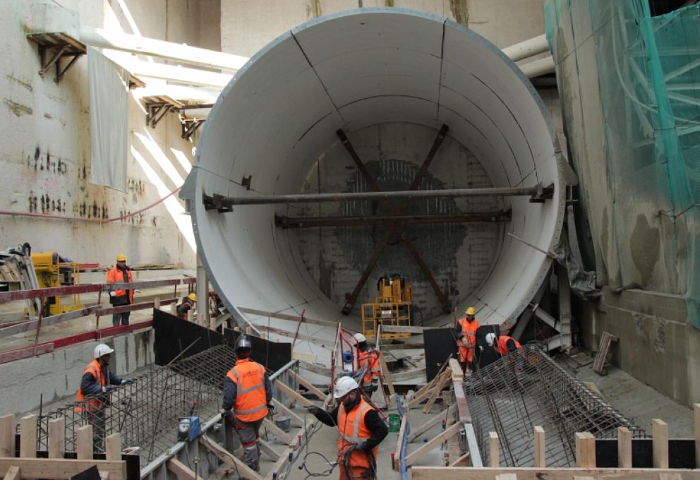 IRSN - Projet COSEA - Chantier de prolongement de la ligne 14 du métro parisien : préparation de l’arrivée du tunnelier à Pont Cardinet. Sas d’arrivée du tunnelier dans la station – ferraillage avant bétonnage en cuvette pour ripage du tunnelier en station.